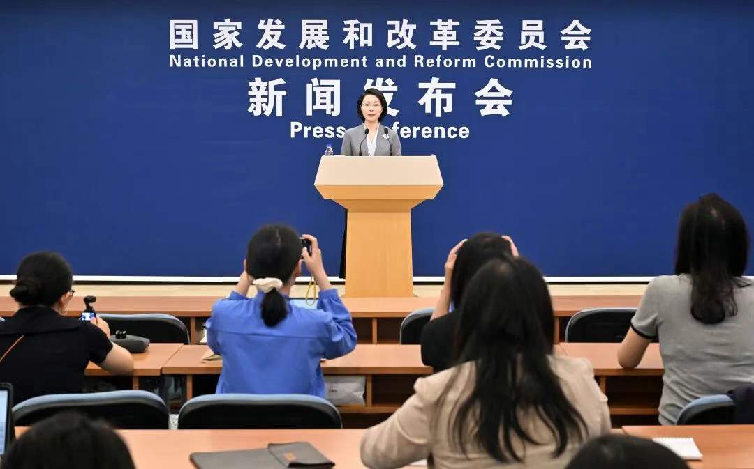 43f49c01j00t3cl0v00jbd000u000ipp 国家发改委:将制定新一代智能终端和智能体有关政策指引