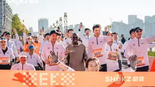 2025韶音基普乔格中国行:以“跑起来就有光”点亮上海滨江