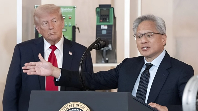 特朗普与英伟达达成协议，仅向我国出售性能降级版AI芯片，并在营收额中抽成15%