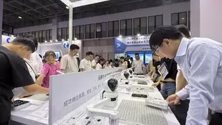 商汤元萝卜三登世界机器人大会，AI下棋机器人再升级