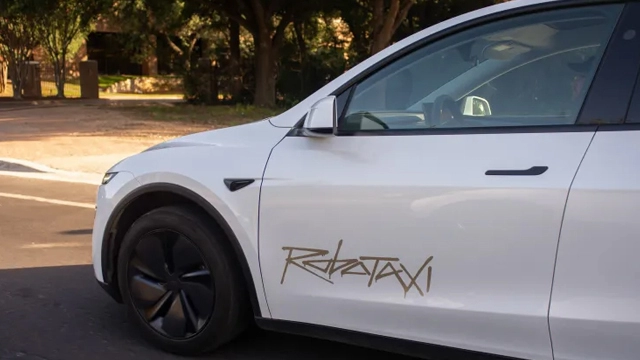 特斯拉自动驾驶出租车服务遭遇监管困境