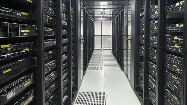 AI系统能耗激增 占据数据中心近半电力消耗引发关注