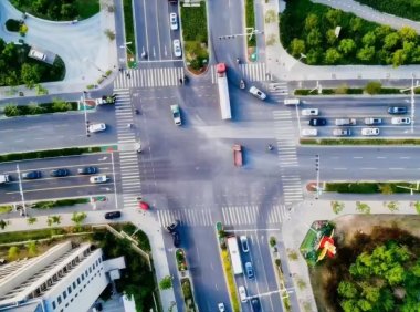 AI红绿灯在雄安新区正式上岗 实现智能交通管控