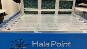 英特尔发布Hala Point神经拟态系统 神经元容量提升10倍助力AI效率革命