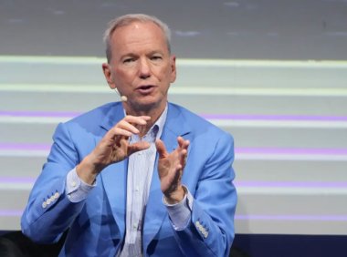 前谷歌CEO警告AI模型存在安全隐患，可能被黑客攻击和操控