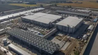 微软33亿美元建全球最强AI数据中心 2026年启动运营